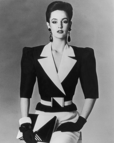 gallery-1443036593-shoulder-pads.jpg