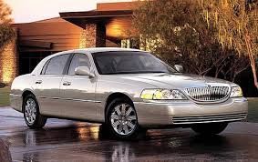 Lincoln Town Car.jpg