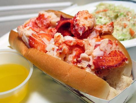 lobster roll.jpg