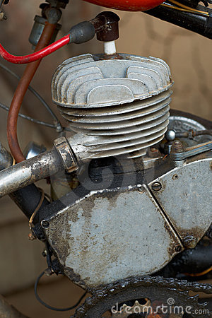 old-russian-two-stroke-engine-18778338.jpg